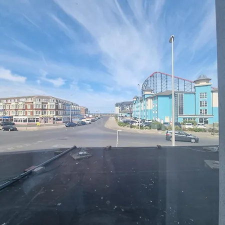 Henson Hotel Pleasure Beach Blackpool Room photo